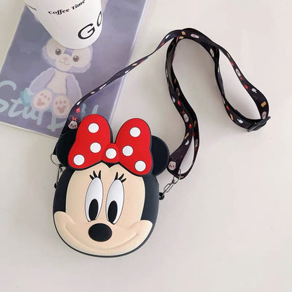 Minnie Mouse silikonska torbica s crvenom polka točkastom mašnom i crnim remenom