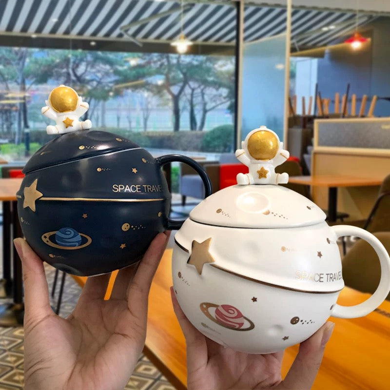 Astronaut-themed PLANET keramička šolja set s poklopcem i kašikom za čaj