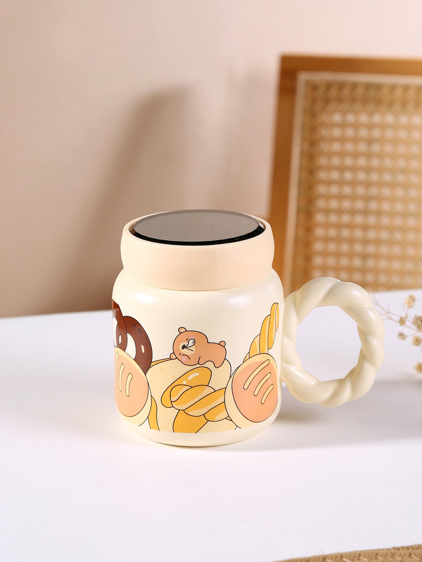 Cartoon-themed keramička šolja set s pomaknutom ručkom iz Panda Bread kolekcije