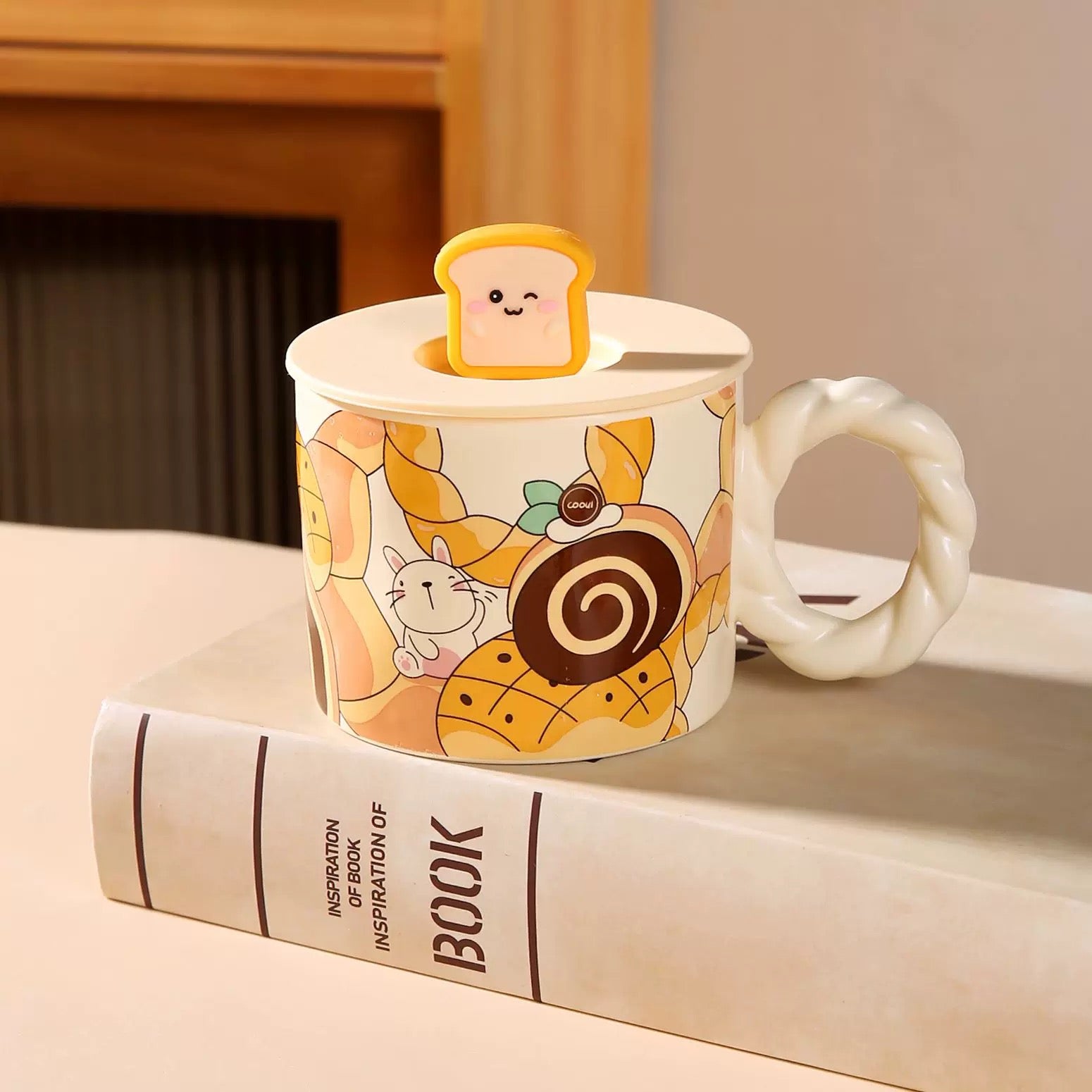 Keramička šolja set s poklopcem i ručkom, idealna za ljubitelje BREAD motiva