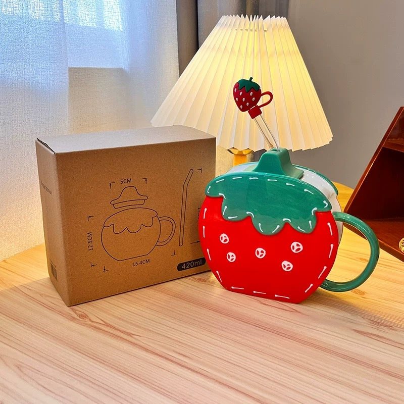 Strawberry-themed mug with lid and straw, JAGODA ŠOLJA SA POKLOPCEM I SLAMKOM