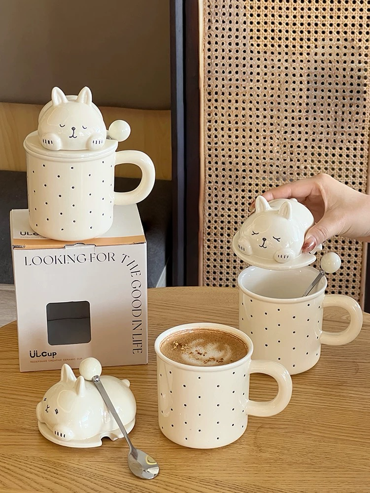 Polka-točkaste keramičke šolje s poklopcem u MAČKA KERAMIČKA ŠOLJA SET