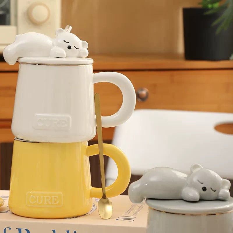 Stackane žute i bijele keramičke šolje s poklopcima u MEDO KERAMIČKA ŠOLJA SET