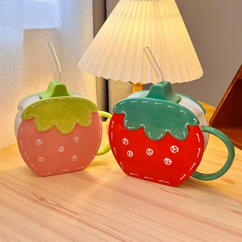 Strawberry-shaped mugs with straws from JAGODA ŠOLJA SA POKLOPCEM I SLAMKOM