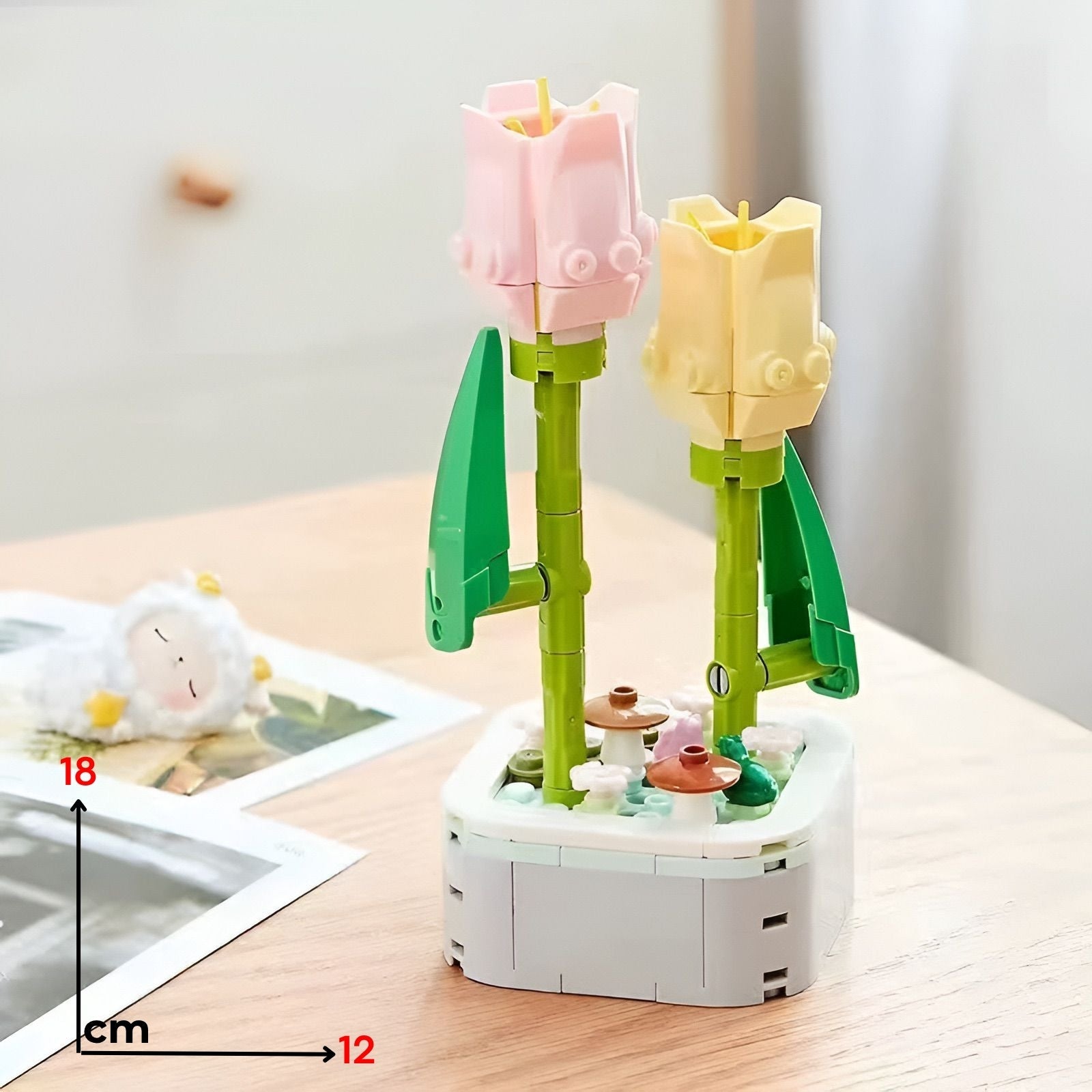 A šarmantan tulipan lego set u roze i žutoj boji s zelenim stabljikama i bijelom bazom s gljivama