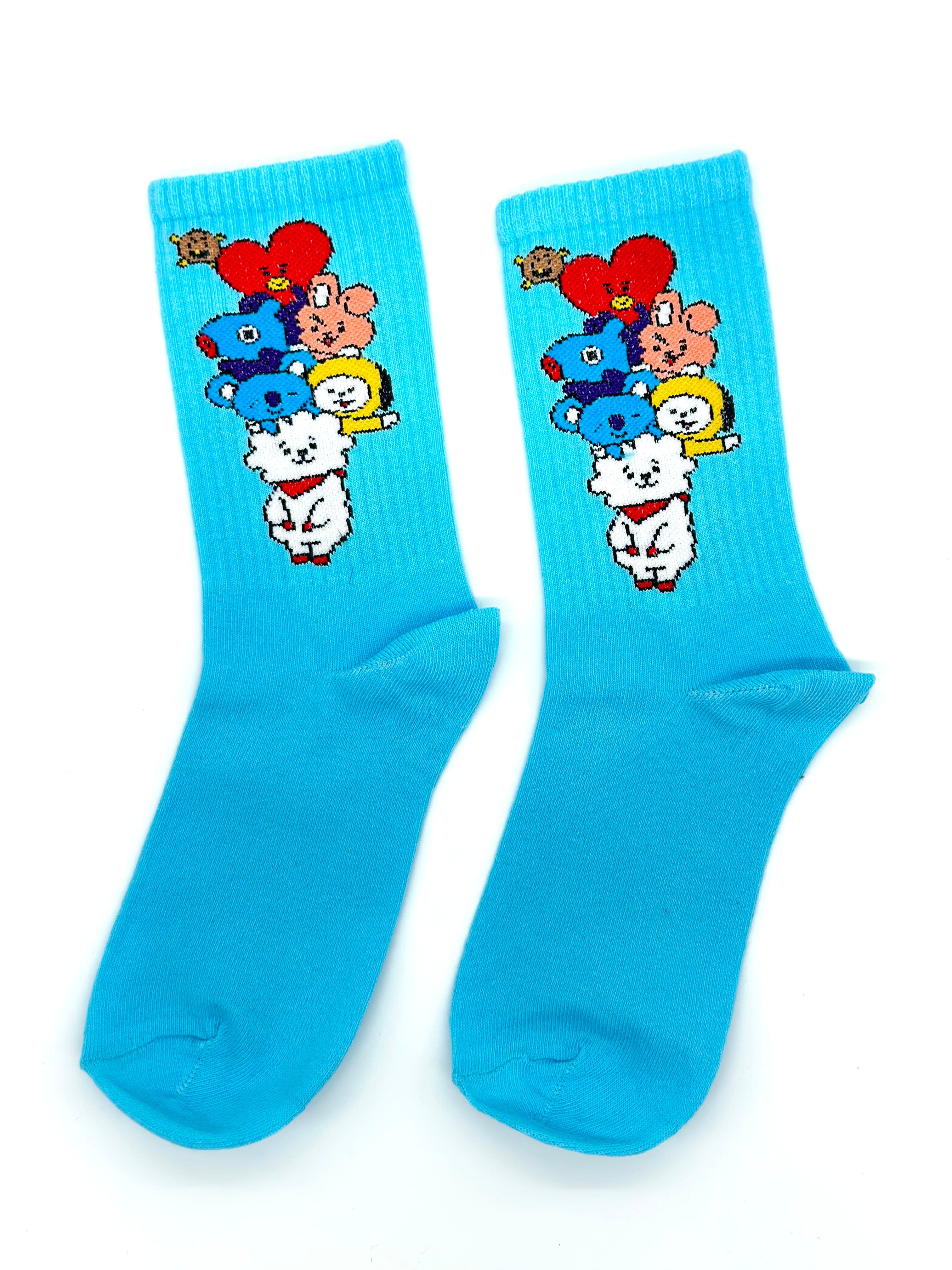 Pari plavih cartoon čarapa s BTS Hello Kitty motivom