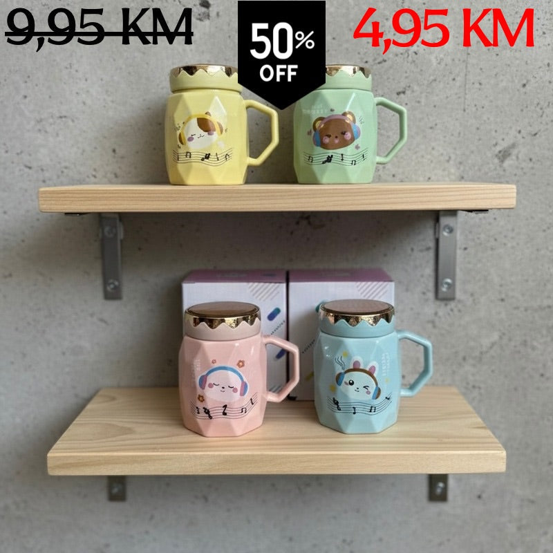 Pastel šalice s pandama u slušalicama i notama