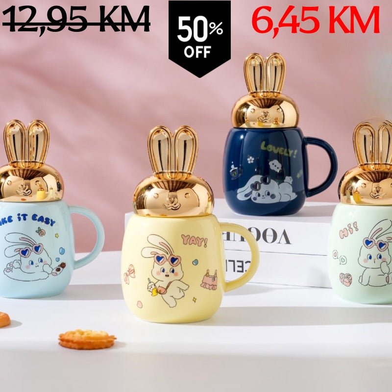 Pastelno obojane keramičke šolje s zlatnim poklopcima u obliku zeca i crtanim motivima zeca