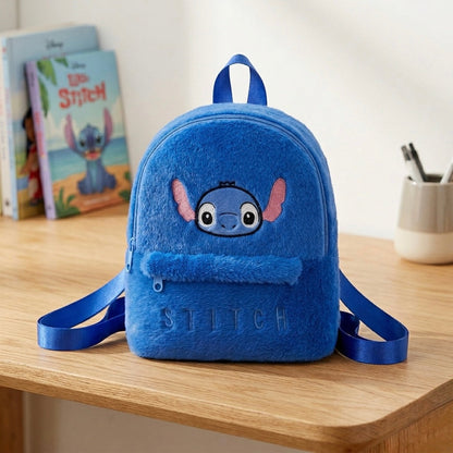 Plavi plišani ruksak s likom stitcha i ružičastim unutarnjim ušima te izvezenim natpisom stitch ispod