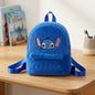 Plavi plišani ruksak s likom stitcha i ružičastim unutarnjim ušima te izvezenim natpisom stitch ispod