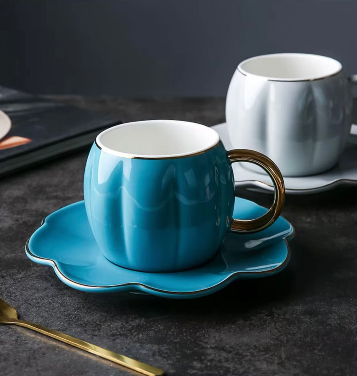 Plava keramička šolja sa zlatnim obrubom iz Gold keramička šolja seta