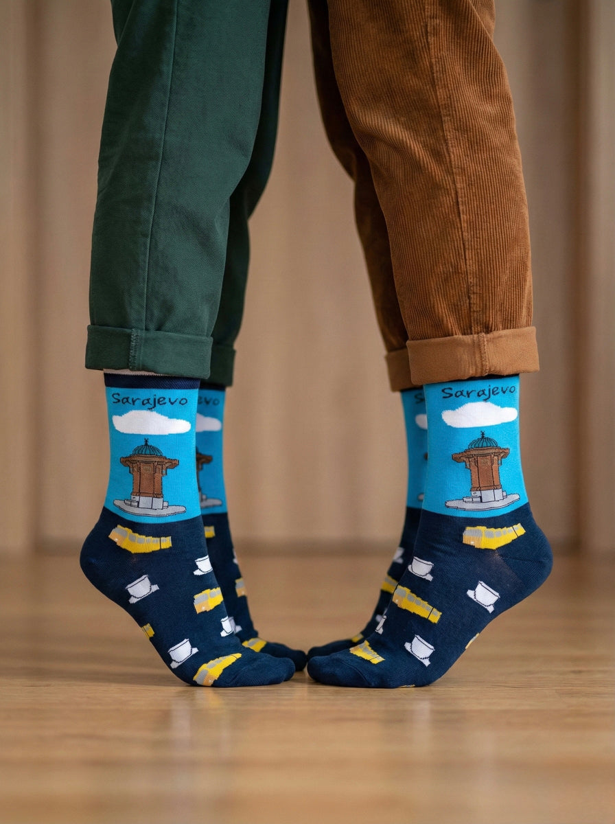 Plave čarape Sarajevo Sebilj s kulinom i kavama, žuti akcenti, kompanije Vestido