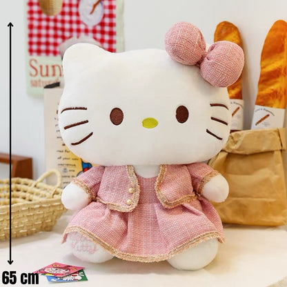 Plisani hello kitty jastuk u rozoj teksturiranoj haljini sa zlatnim ukrasima i odgovarajućom mašnom 65 cm