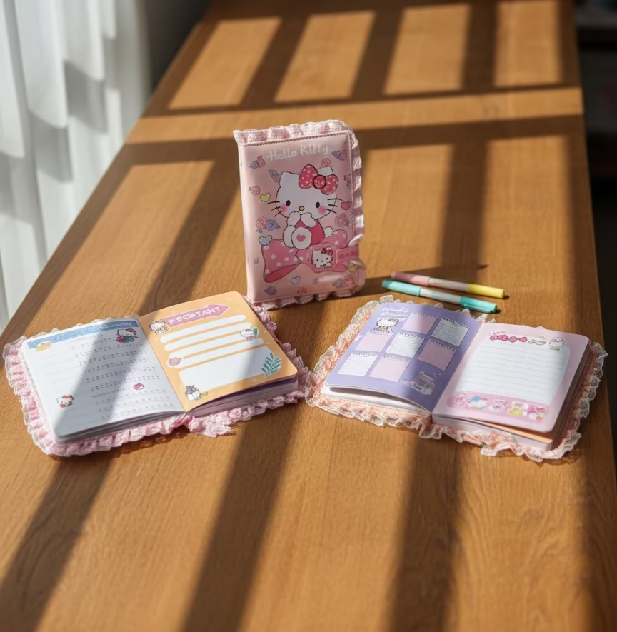 Hello Kitty pastel ruffled notebook set s magnetom A5 i torbicom