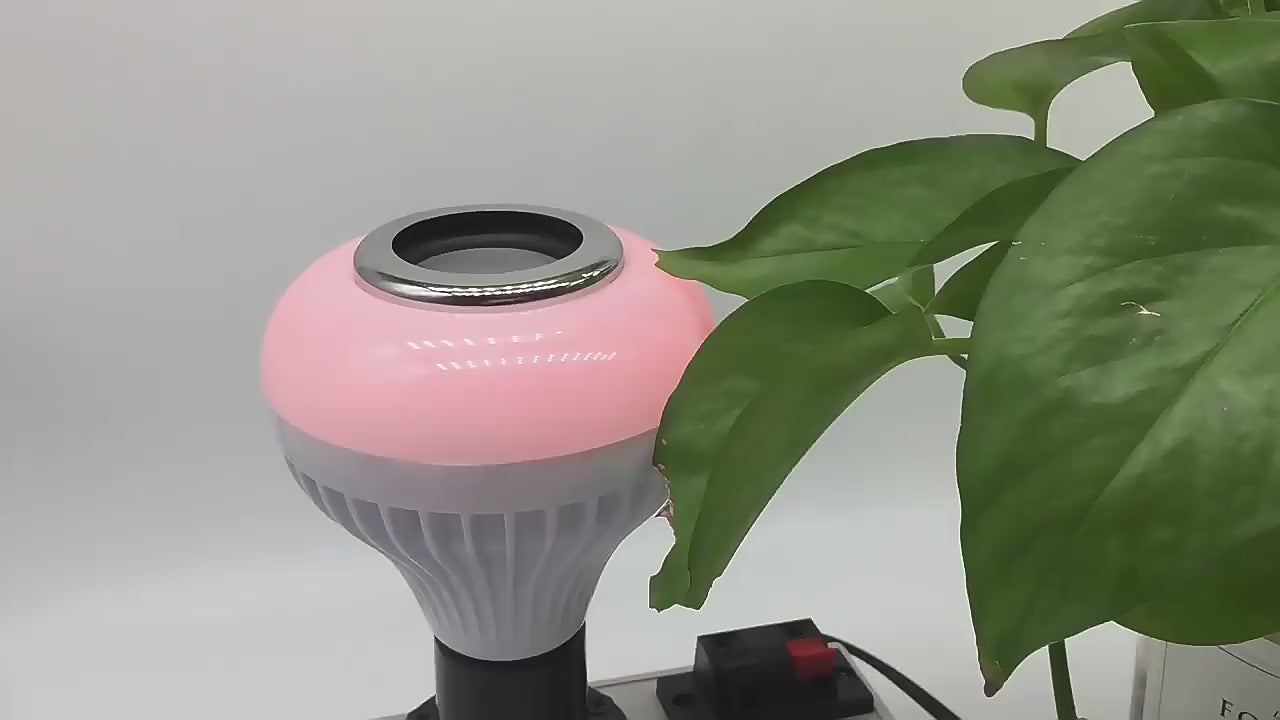 SIJALICA BLUETOOTH LAMPA SIJALICA BLUETOOTH LAMPA - RGB Zvučnik & Poklon KM 12.00 umjesto KM 20.00