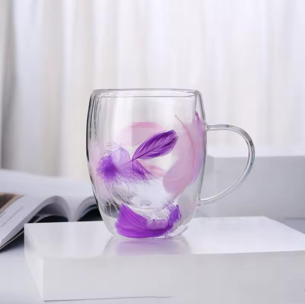 Šolja CVIJET duplo staklo 350ml s ljubičastim perjem, ručka desno