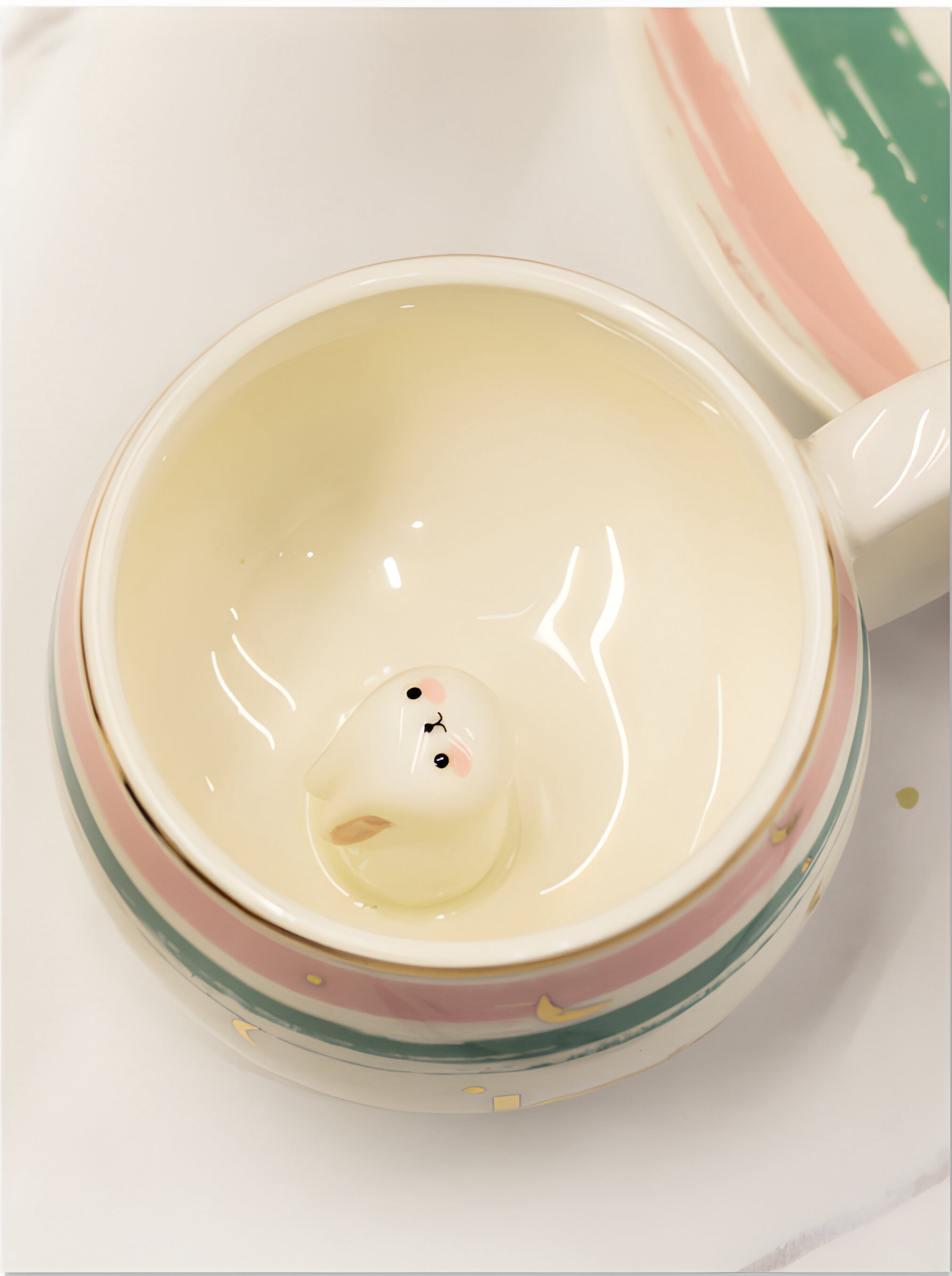 Striped keramički set Čajnik s mačkom kao skrivenom figuricom u šolji