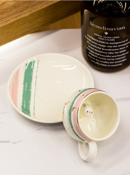 Stripasta šolja i podmetač iz keramičkog seta Čajnik MAČKA ŠOLJA + PODMETAČ