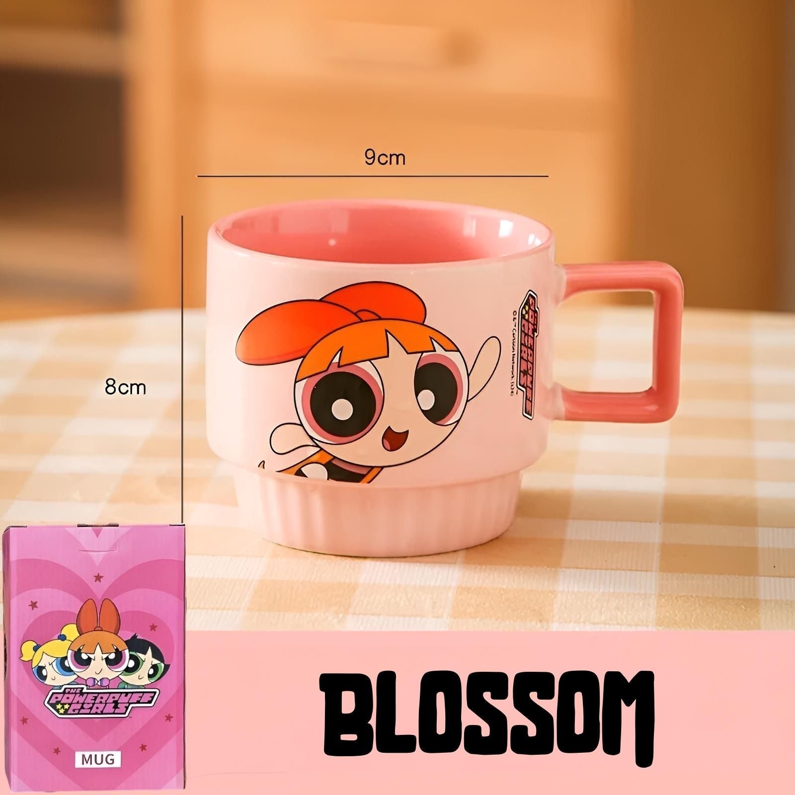 Ružičasta keramička powerpuff girls šolja s ilustracijom blossom s narančastom kosom i ručkom u istoj boji