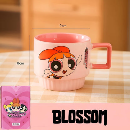 Ružičasta keramička powerpuff girls šolja s ilustracijom blossom s narančastom kosom i ručkom u istoj boji