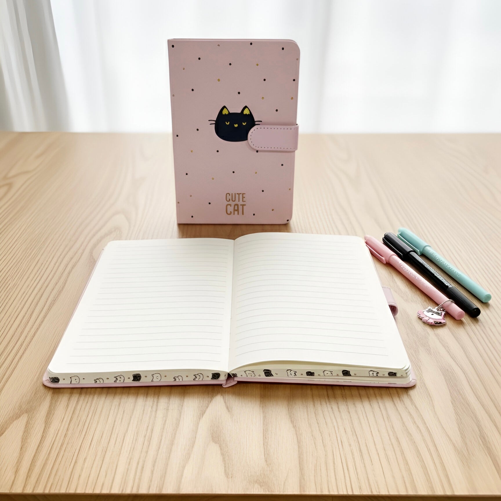 Slatki mačji rokovnik s magnetom A5, ružičasti s točkastim uzorkom