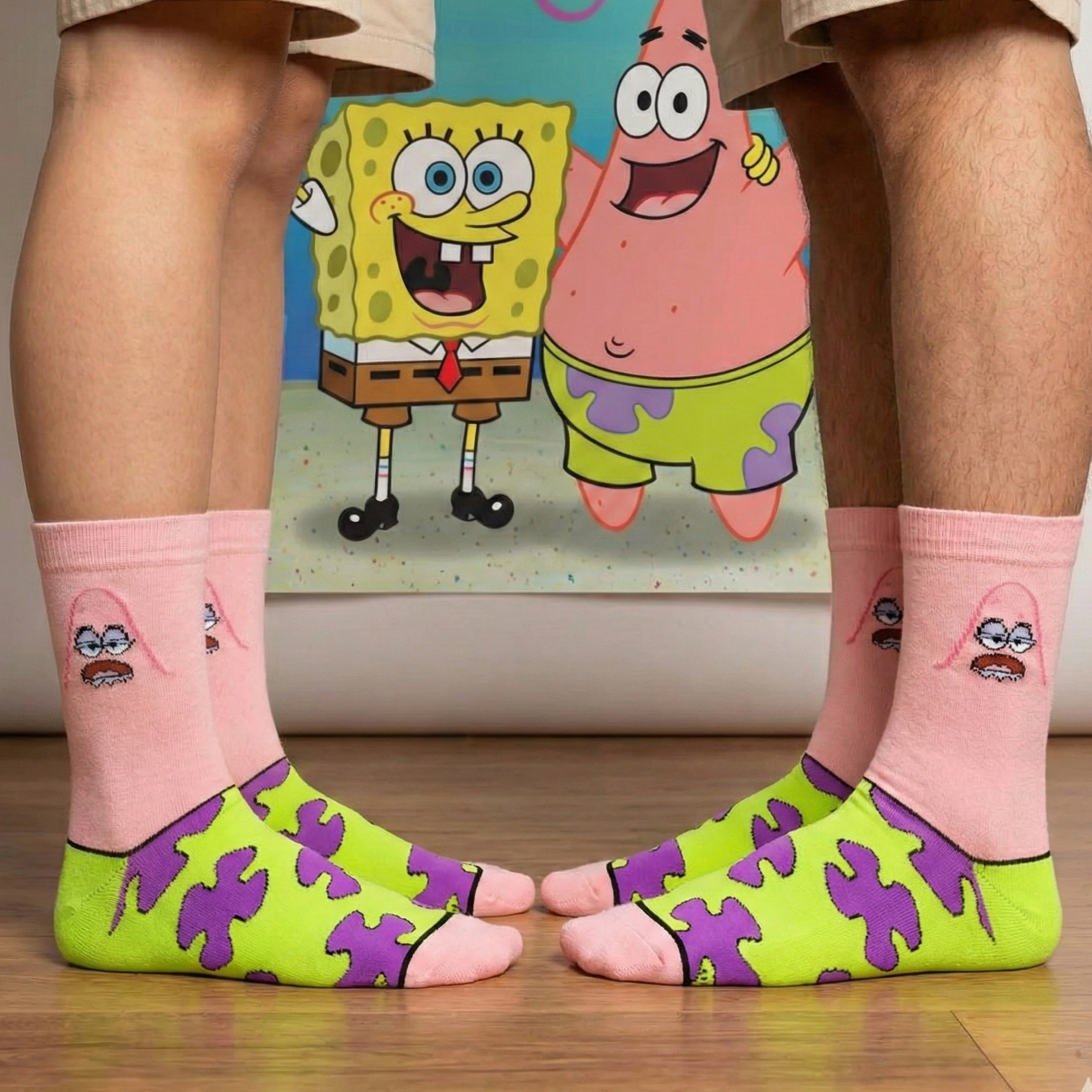 Ružičaste i neonzelene čarape Patrick Spongebob uzorak