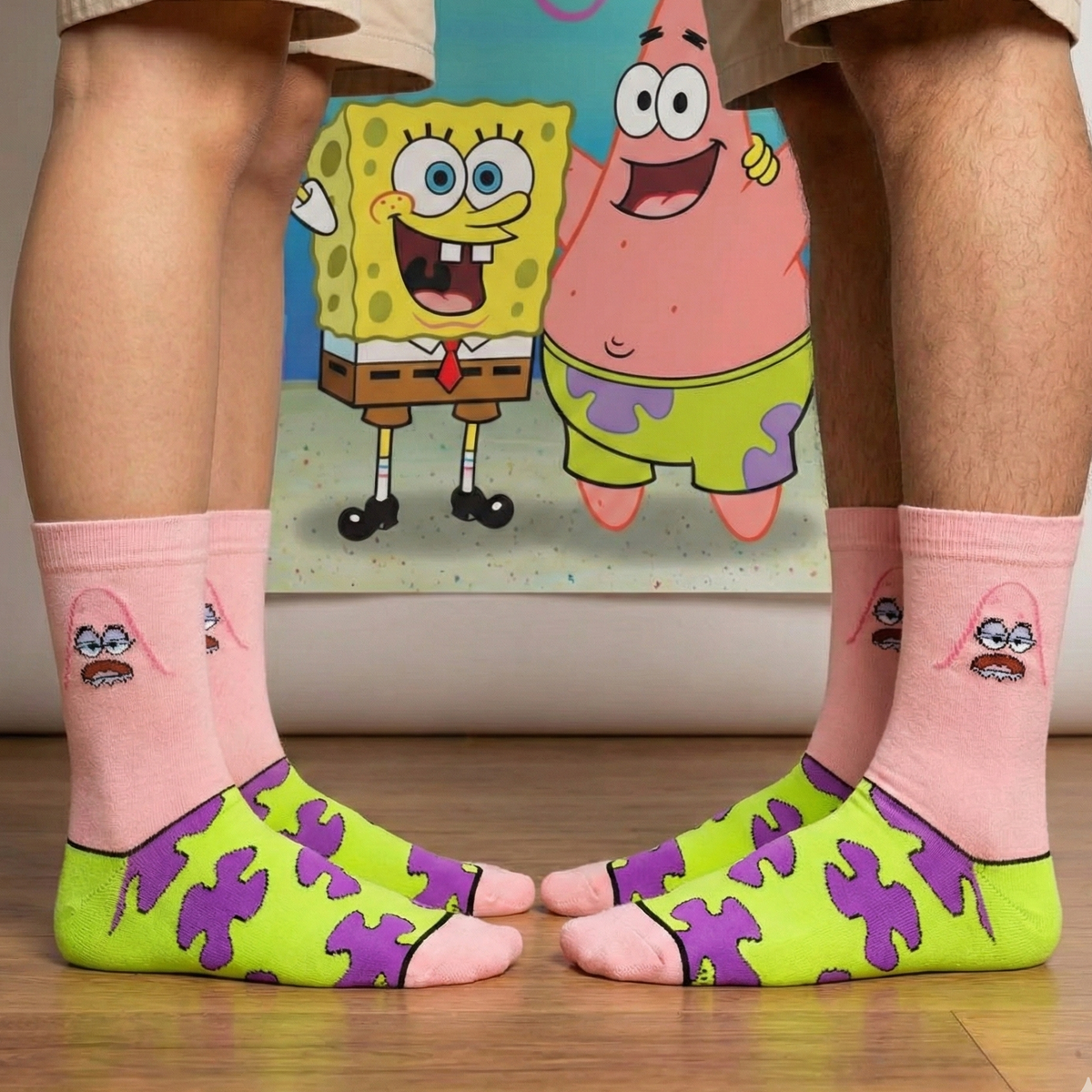 Ružičaste i neonzelene čarape Patrick Spongebob uzorak