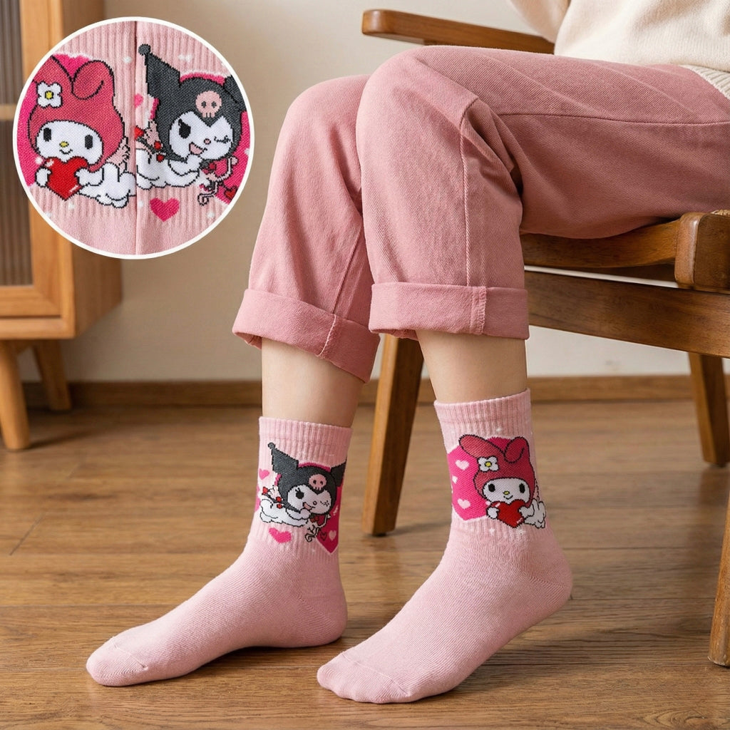 Roza pamučne čarape s vezem Kuromi i My Melody s srcima
