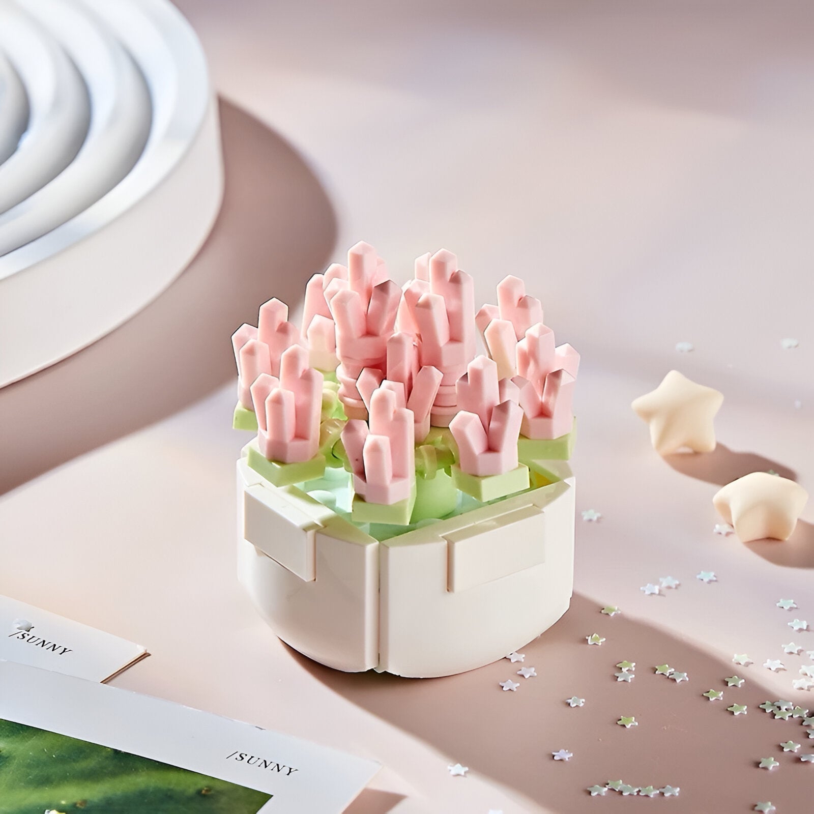 Roza tulipan oblika svijećnjak CVIJEĆE LEGO (MODEL D) s zelenim listovima i bijelom bazom