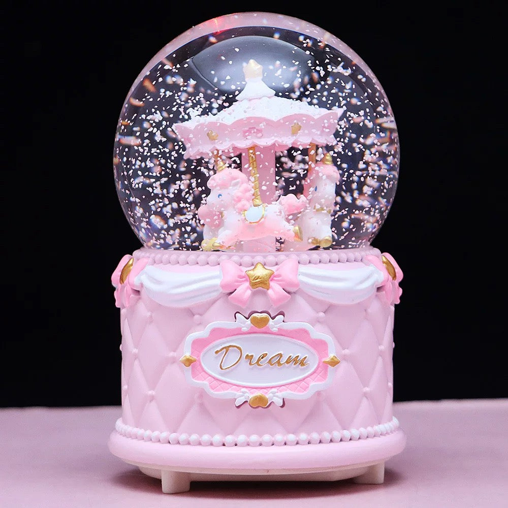Pink carousel snow globe, UNICORN KUGLA, savršena ukrasna kugla dekorativna
