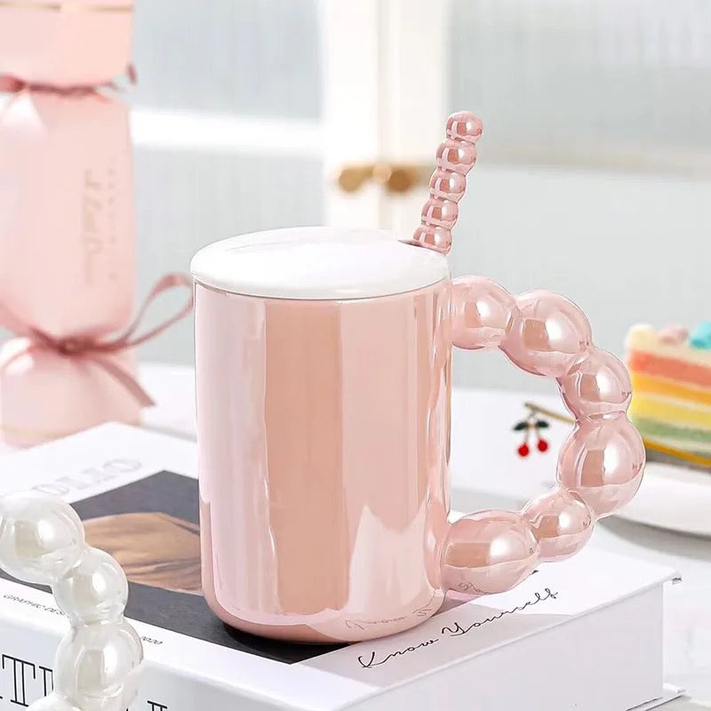 Pink keramička šolja iz Pearl keramička šolja set s perlastim ručkom i kašikom