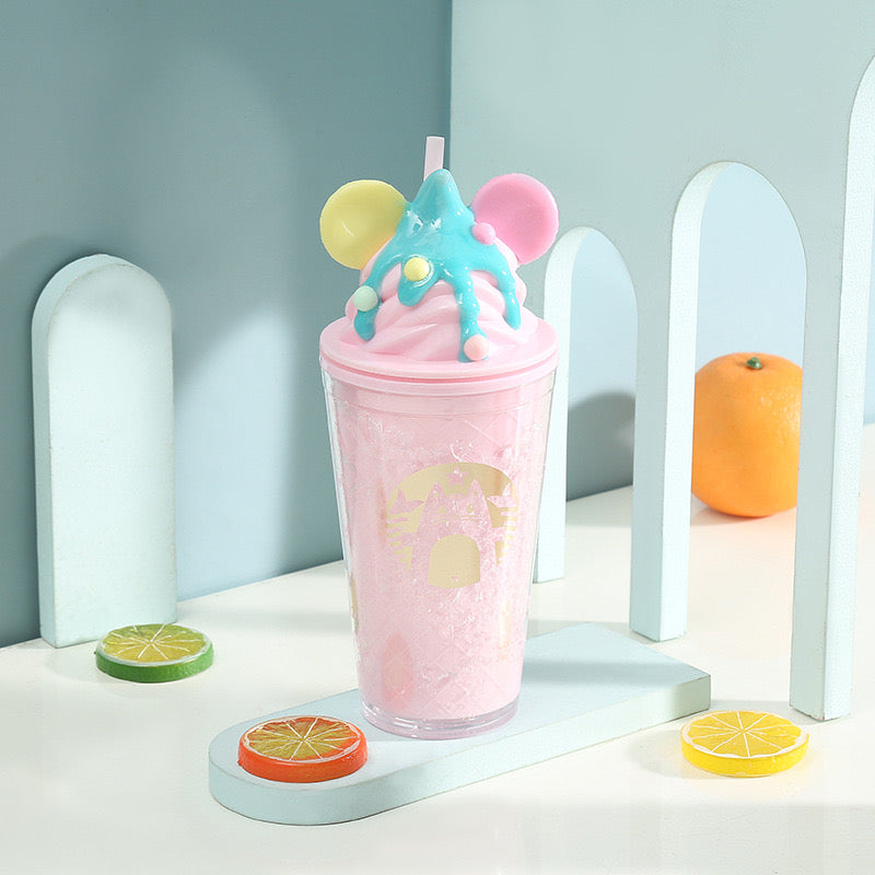 Pink cup with decorative topping from the Cream Cat Latte Flaša product