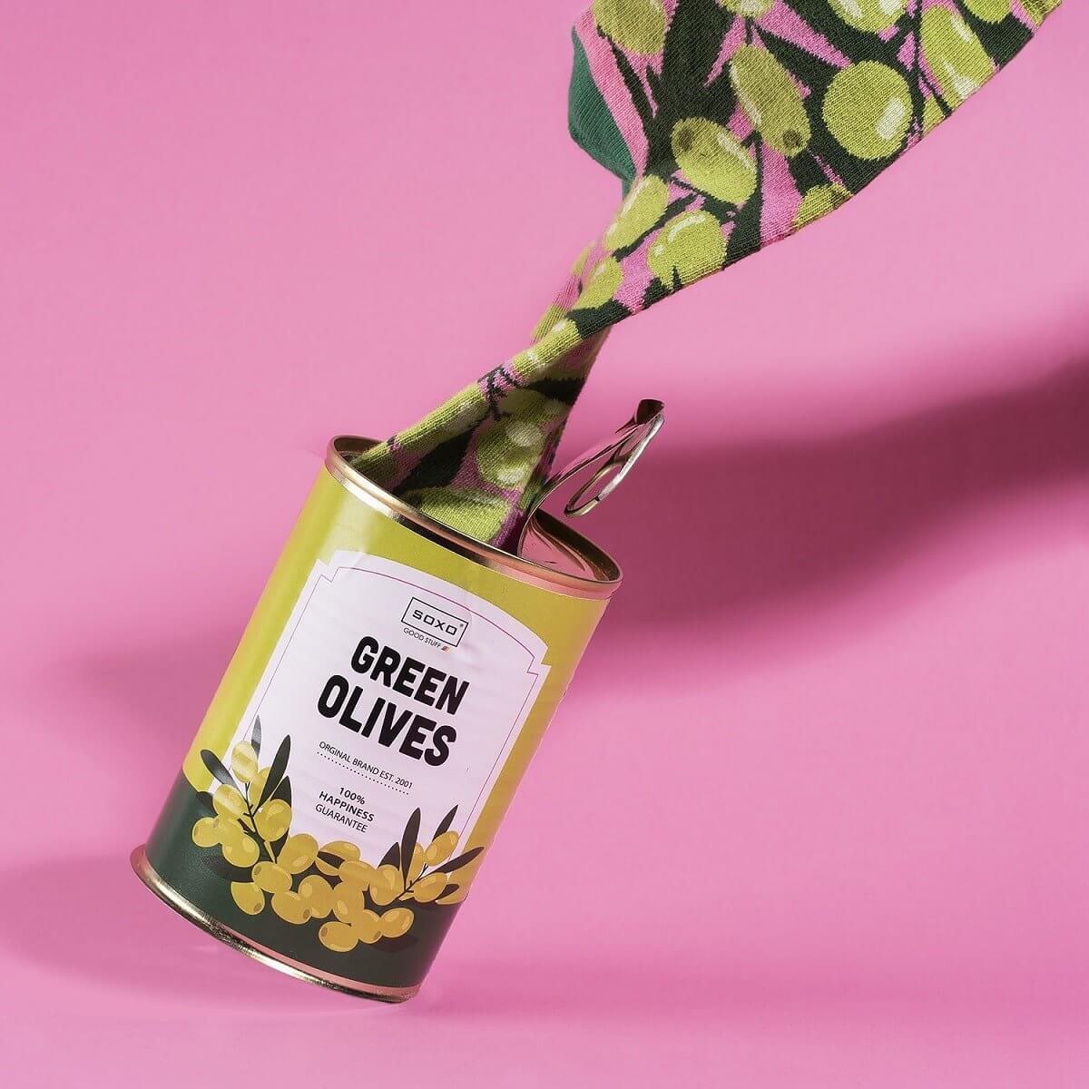 Šarene čarape vesele u konzervi s motivom maslina za veselu svakodnevicu