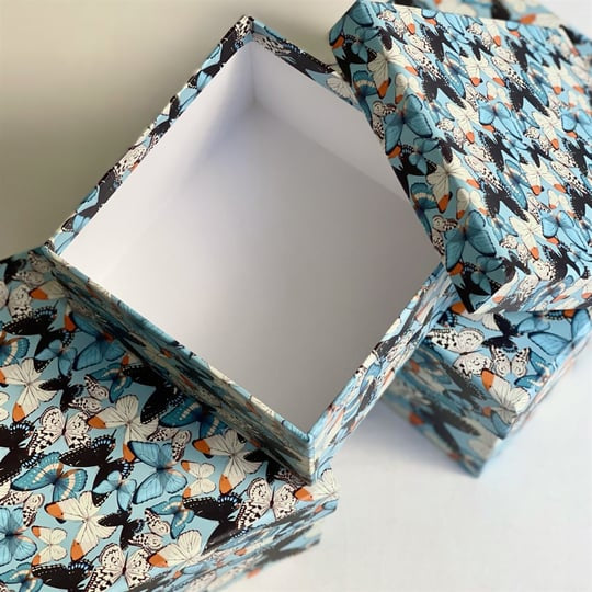 Butterfly-patterned ukrasna kutija idealna za poklone i dekoraciju
