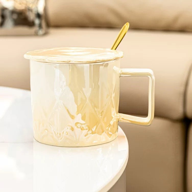 Iridescent Vintage Keramička Šolja Set s poklopcem i zlatnom kašikom