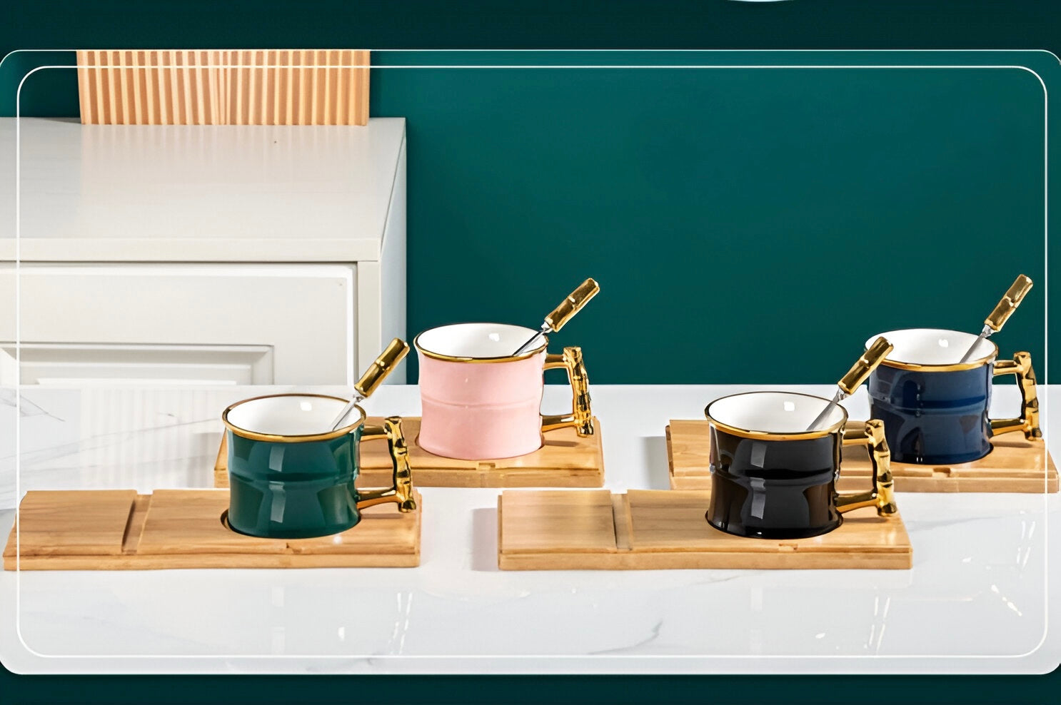 Colorful Retro Keramička Šolja Set s zlatnim detaljima i bambusovim podmetačem