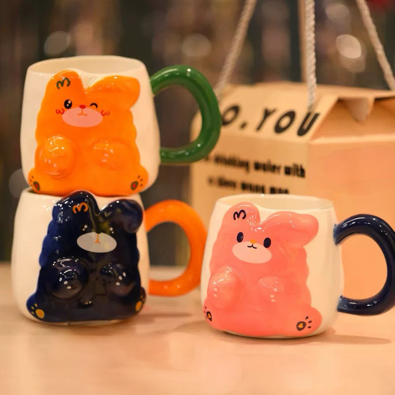 Šarena rabbit keramička šolja iz keramičkog seta čajnika za savršeno uživanje