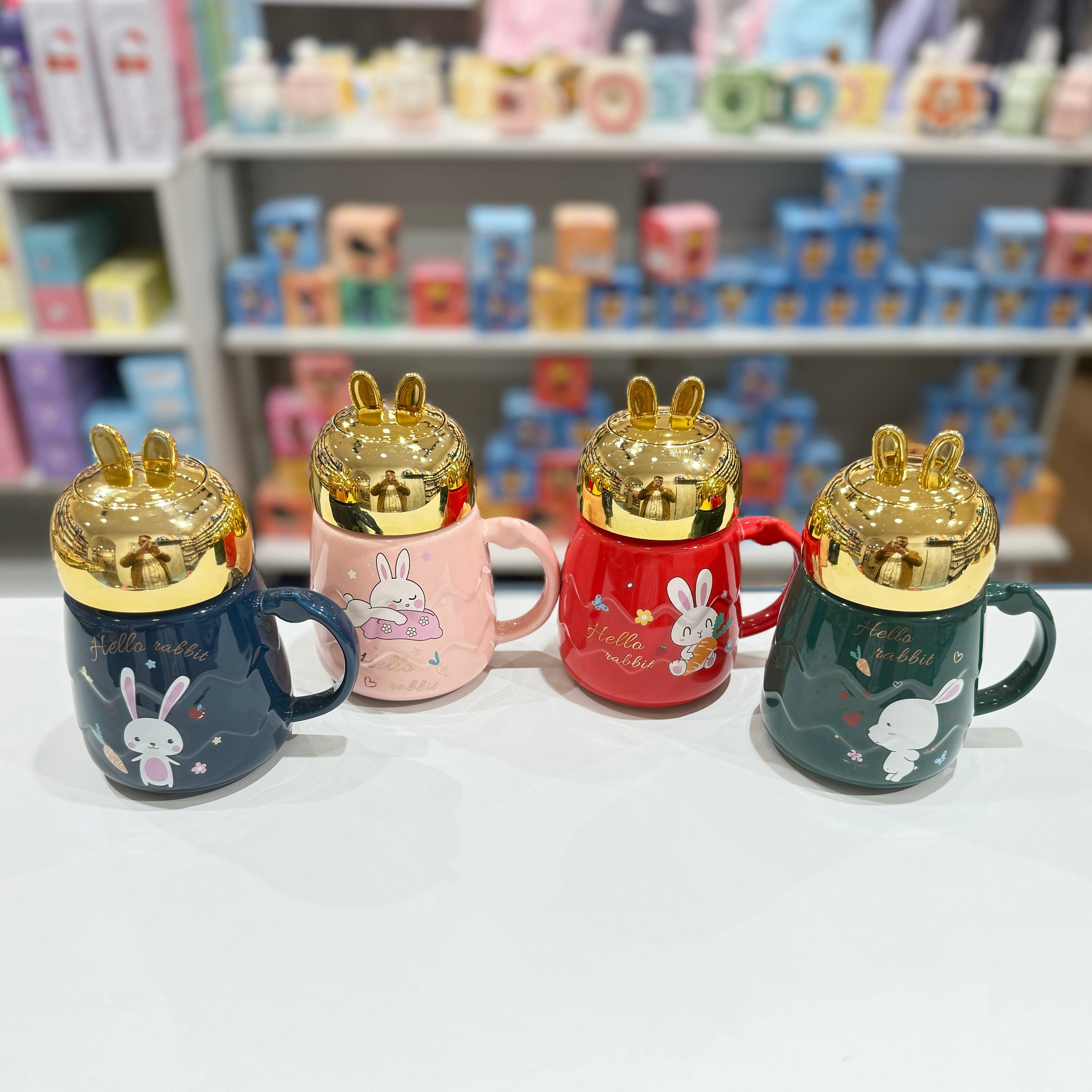 Šarena Rabbit keramička šolja s zlatnim poklopcem u keramičkom setu čajnik