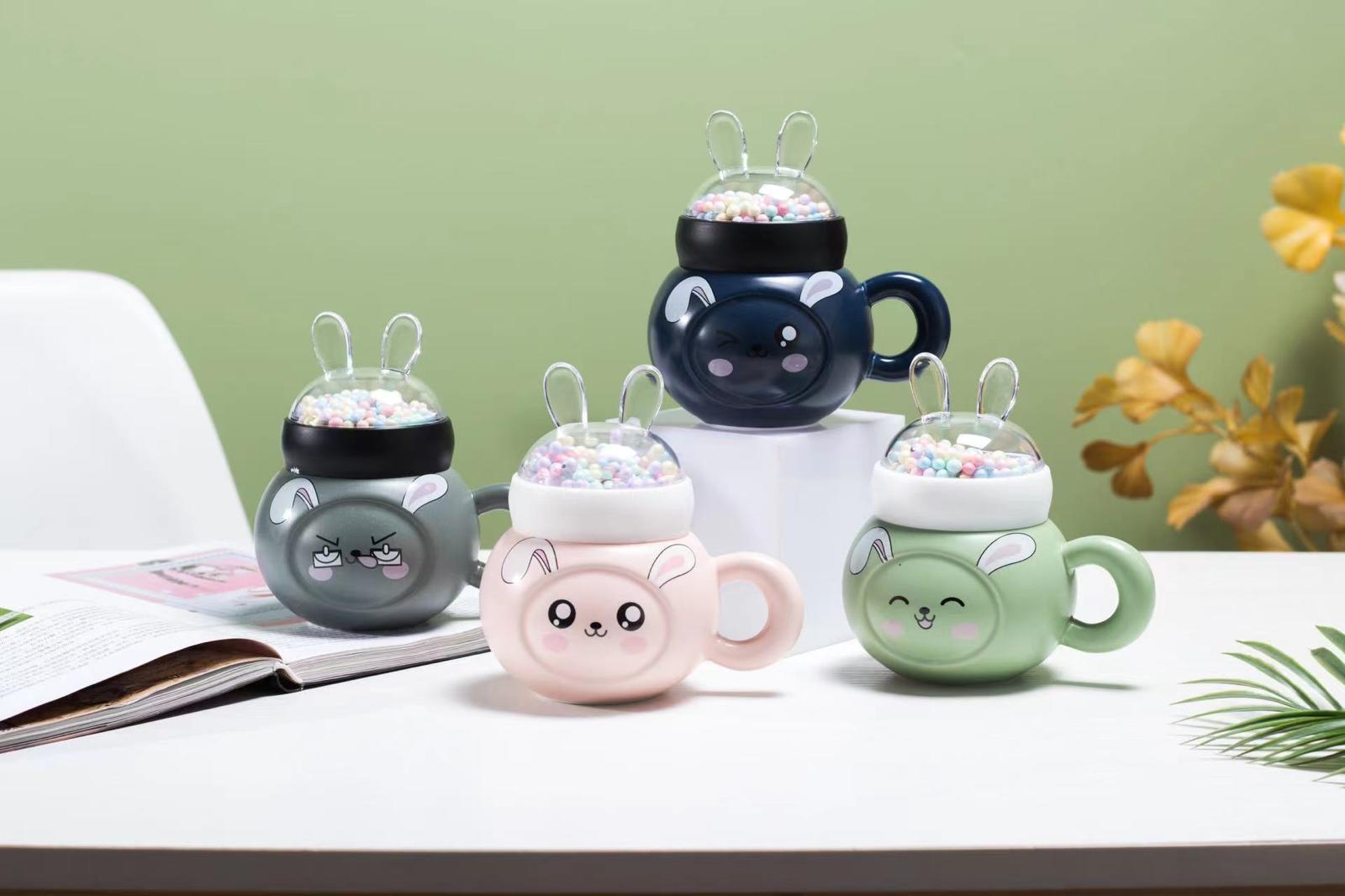 Šarena rabbit keramička šolja s poklopcem punjenim slatkišima