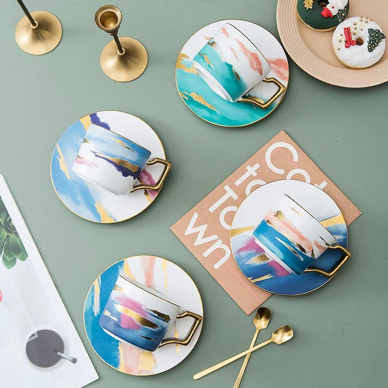 Colorful retro keramička šolja i keramički set čajnik s kašikom