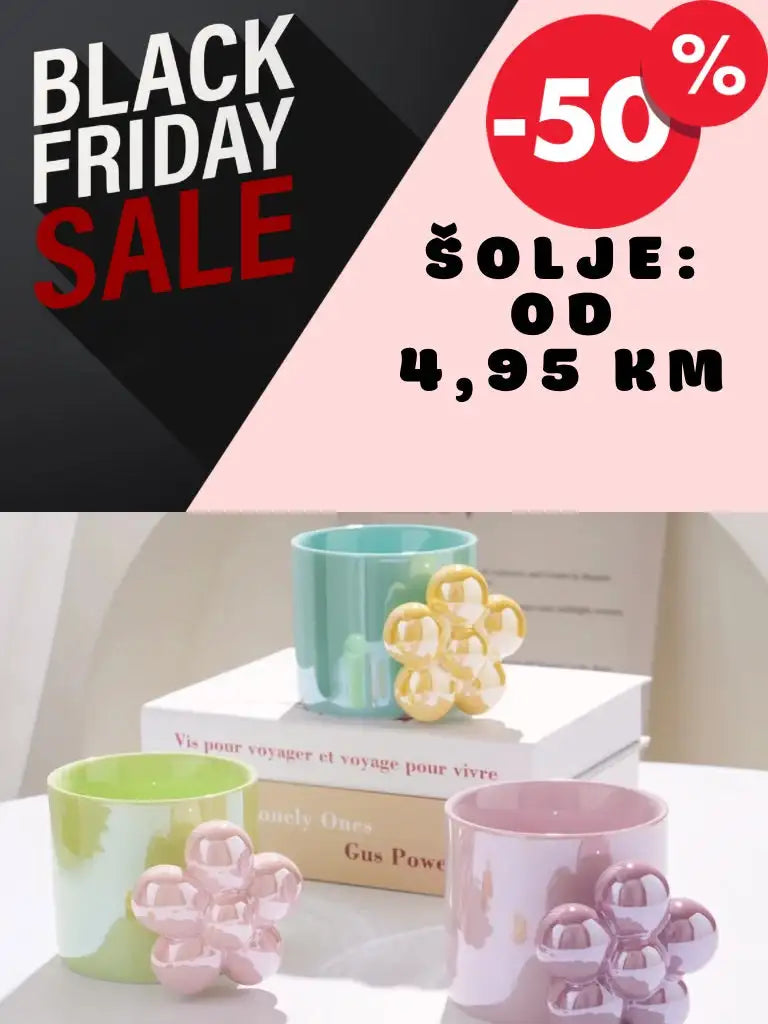 Set šalica u obliku cvijeća od keramike u zelenoj, plavoj i ružičastoj boji s metalnim akcentima.