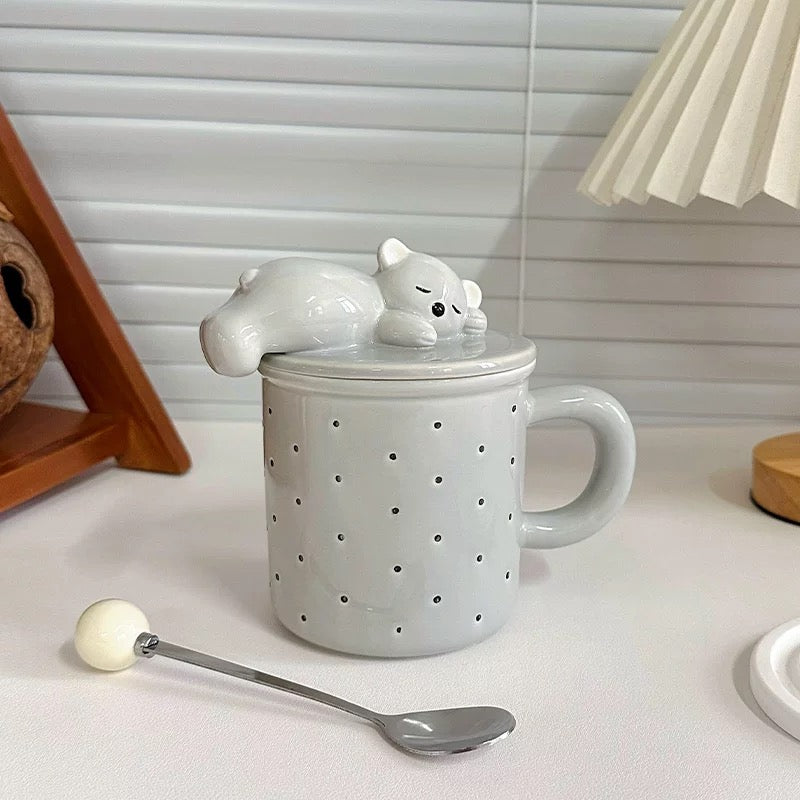 Gray mug with sleeping bear lid and spoon from Medo keramička šolja +poklopac