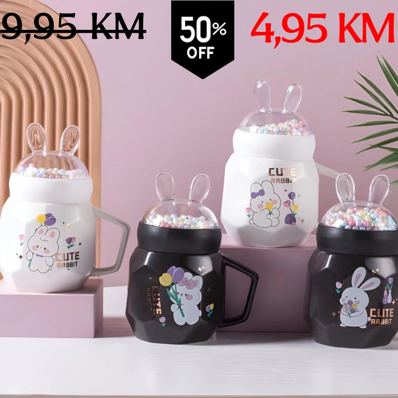 Slatka bijela i crna keramička šolja s poklopcem, ušima i zečjim motivima