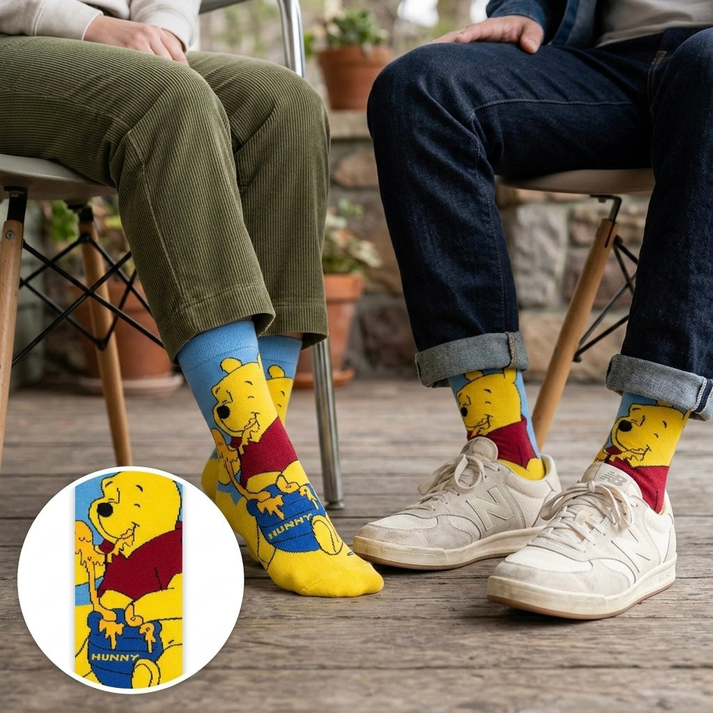 Žute Winnie the Pooh čarape s crvenom majicom i plavim loncem meda