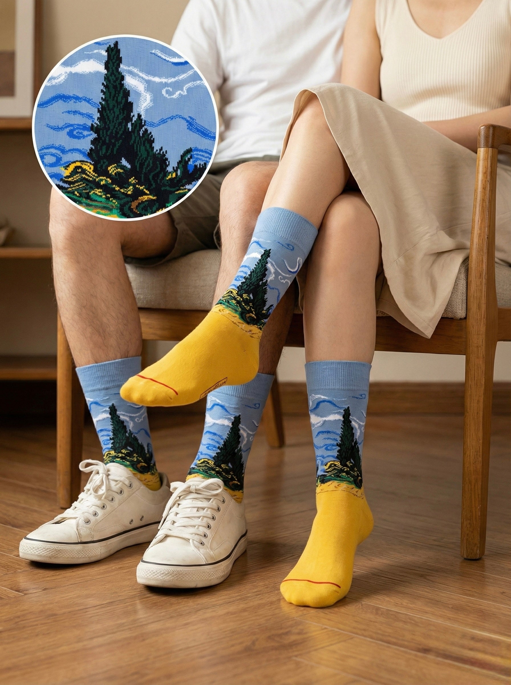 Žute i plave čarape s motivom Van Goghovog polja s pšenicom i čempresima