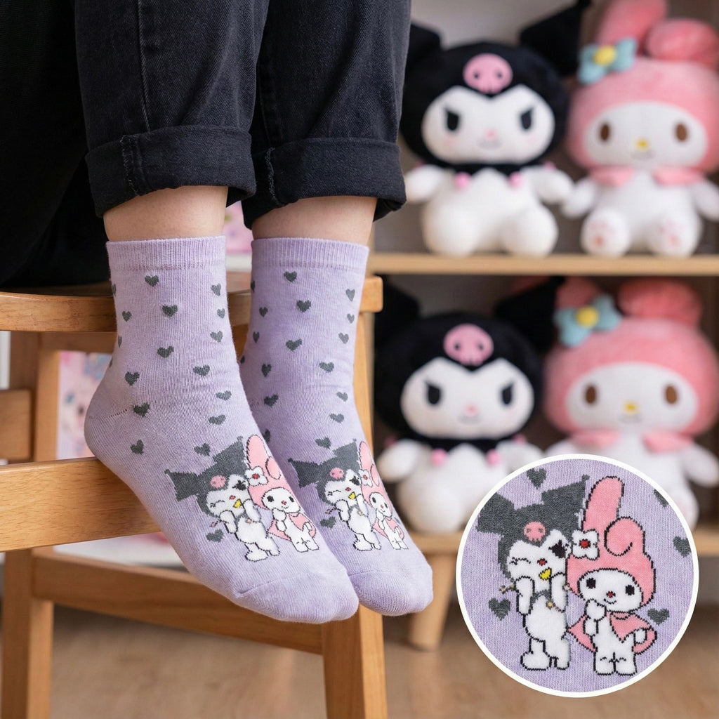 Svetlolilave gležnarske čarape Kuromi Melody s crnim srcima i likovima