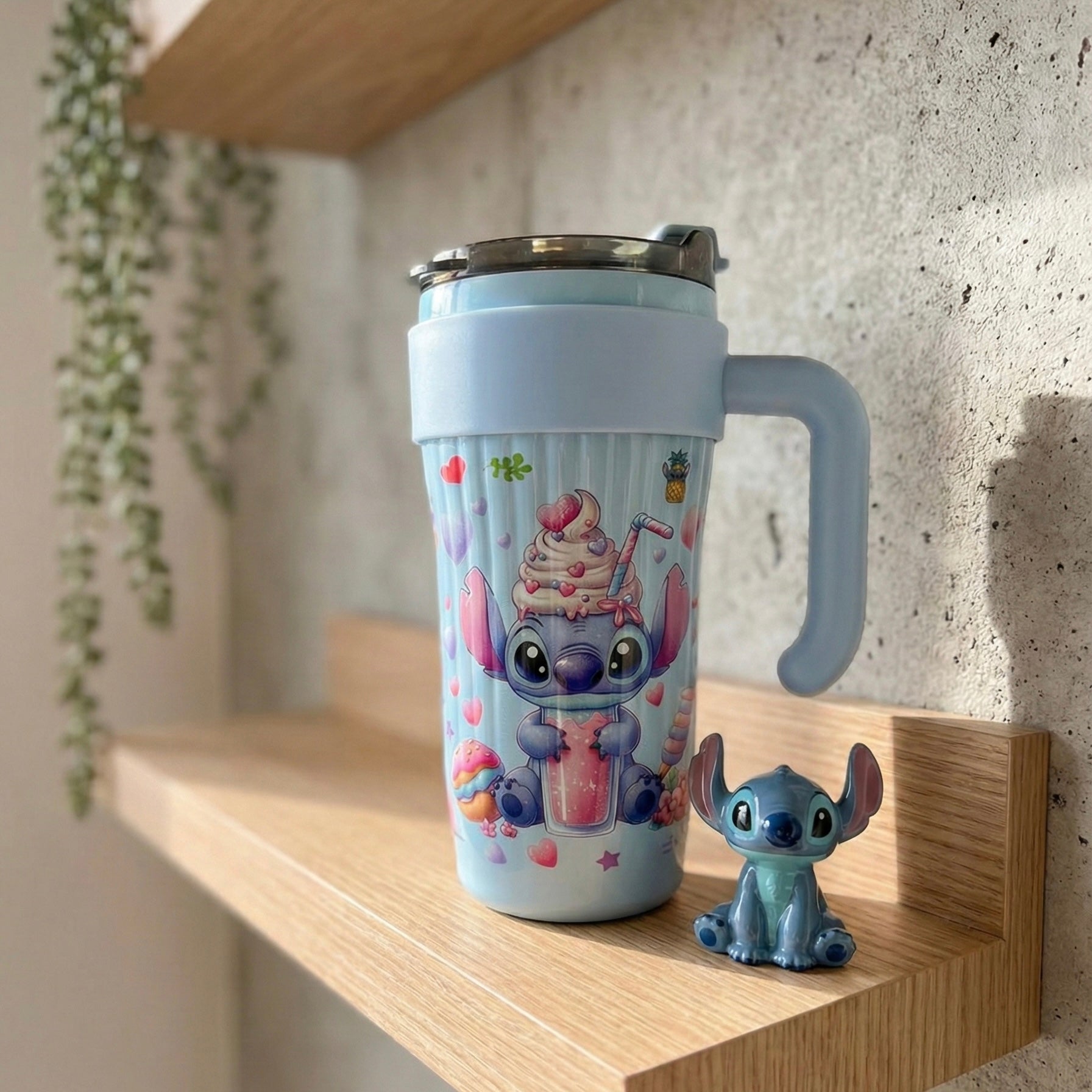 Plava izolirana putna šolja Stitch s ružičastim milkshakeom, 890 ml, nehrđajući čelik