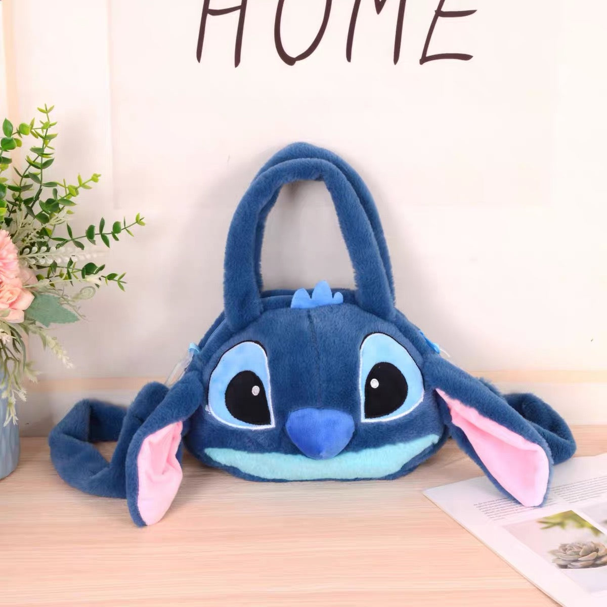Plava plišana torbica stitch s ružičastim unutarnjim ušima i svijetloplavim detaljima oko očiju i nosa
