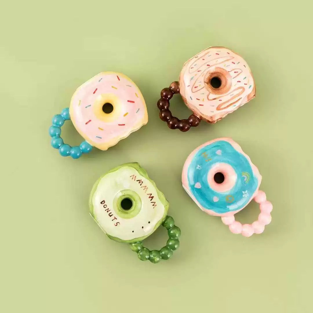 Četiri baby zvečke u obliku krofni iz Donuts keramička šolja