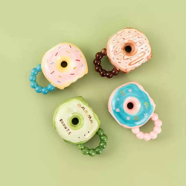 Četiri baby zvečke u obliku krofni iz Donuts keramička šolja